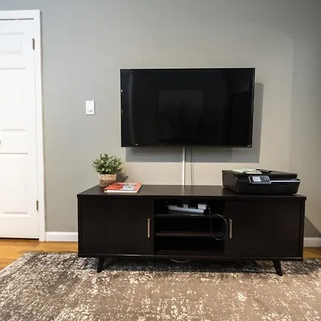 Apartment 2br Near Mount Sinai & Metropolitan Hospitals *