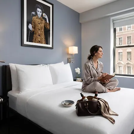 Oyo Times Square 4*