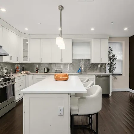 Stylish 3br Designer In Nyc New York