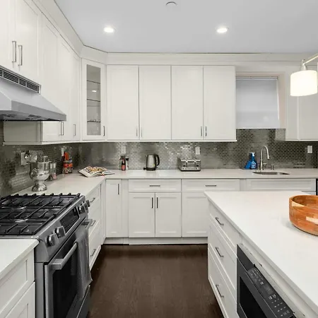 Stylish 3br Designer In Nyc *