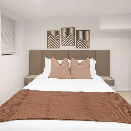 Stylish 3br Designer In Nyc * New York