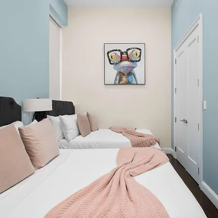 Stylish 3br Designer In Nyc Apartment New York