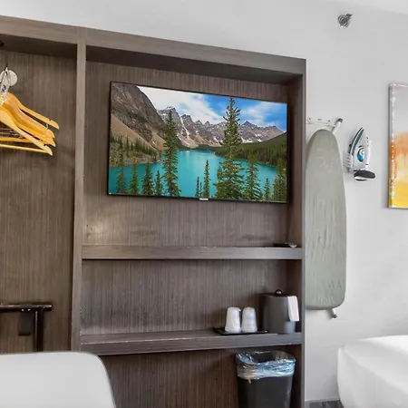 Times Square West Hotel, Bw Signature Collection Hotel 3*