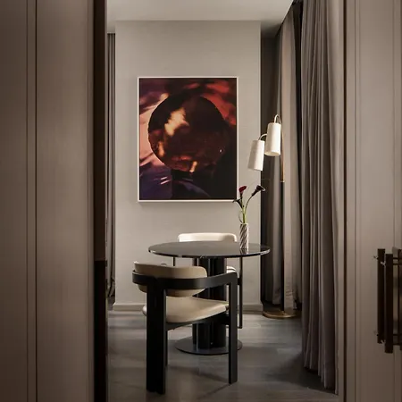 Four Seasons Downtown 5*