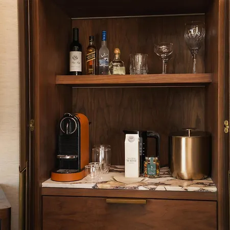 Four Seasons Downtown Hotel 5*