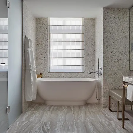 Four Seasons Downtown Hotel
