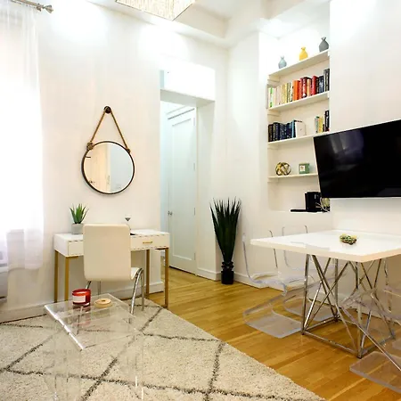 Apartment 62-2b Renovated 1br In Prime Upper East Side New York