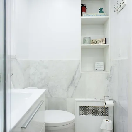 Apartment 62-2b Renovated 1br In Prime Upper East Side