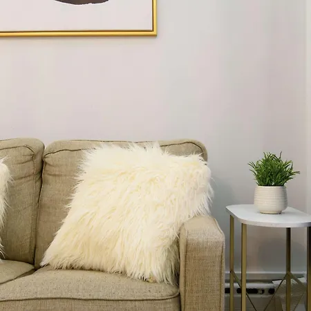 Apartment 62-2b Renovated 1br In Prime Upper East Side *