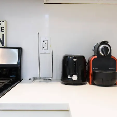Apartment 62-2b Renovated 1br In Prime Upper East Side New York