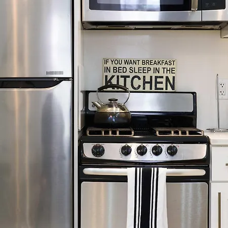 Apartment 62-2b Renovated 1br In Prime Upper East Side *
