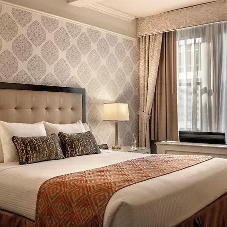 Warwick Hotel 4*