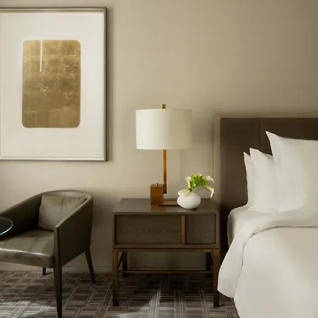 Four Seasons Downtown Hotel
