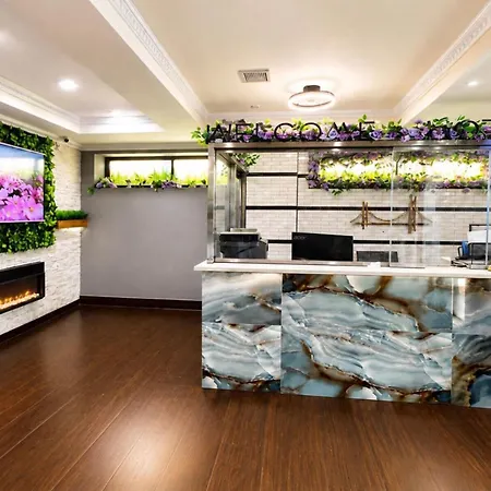 Pergola Jamaica Jfk Hotel New York