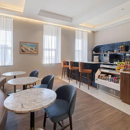 Hotel Voco Fiorello - Laguardia Airport By Ihg 4*