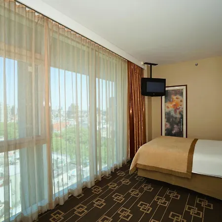 Wyndham Garden Chinatown 4*