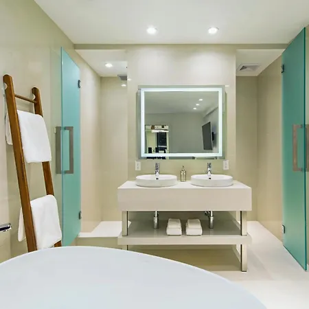 Dream Midtown, By Hyatt 4*