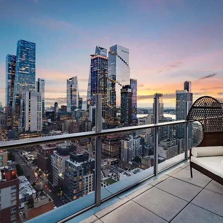 Doubletree By Hilton New York Times Square West Hotel 4*