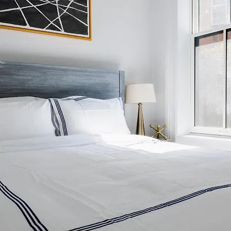 Apartment E10-2 Designer East Village Townhouse 1br W D *