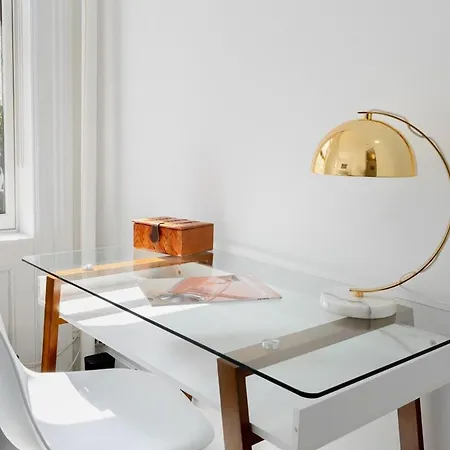 E10-2 Designer East Village Townhouse 1br W D