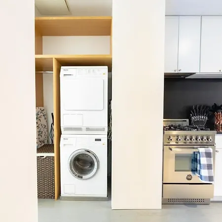 Apartment E10-2 Designer East Village Townhouse 1br W D *