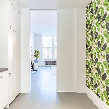 Apartment E10-2 Designer East Village Townhouse 1br W D *