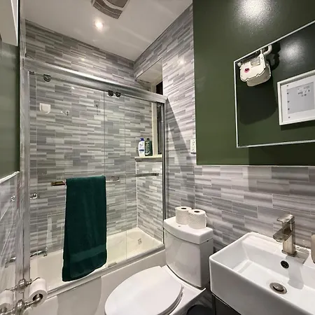 Living At Columbia Apartment *