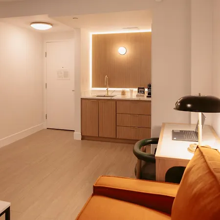 Aura Times Square 4*
