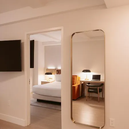 Aura Times Square 4* New York