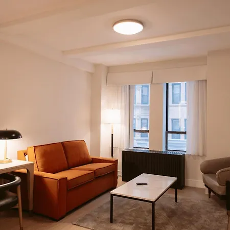 Aura Times Square 4*