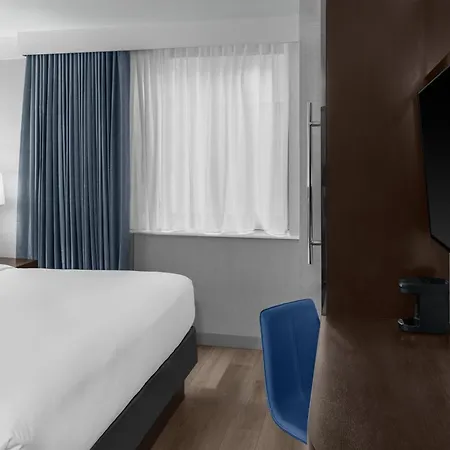 Hotel Four Points By Sheraton Downtown 3*
