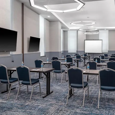 Four Points By Sheraton Downtown Hotel 3*