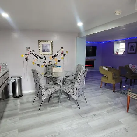 Lovely 2 Bedroom With 2 Entrance And Parking New York