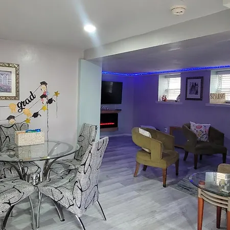 Lovely 2 Bedroom With 2 Entrance And Parking Apartment *