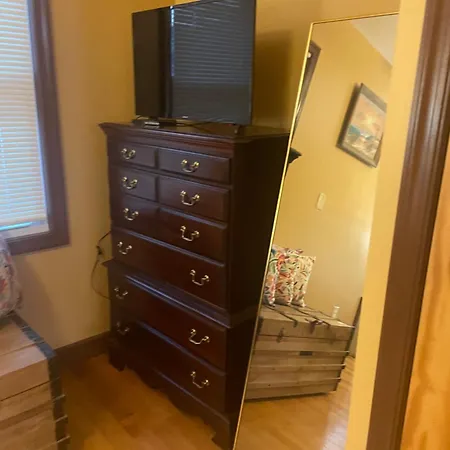 Private Unit With Own Entrance To Share