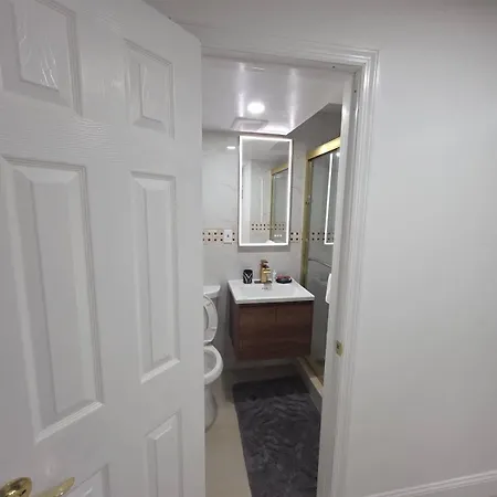 Luxury In Si Near Rumc, Zoo And Restaurants *