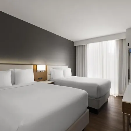 Western Premier Empire State Hotel 3*