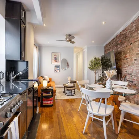 Three Bedroom West Village Townhouse Apartment *