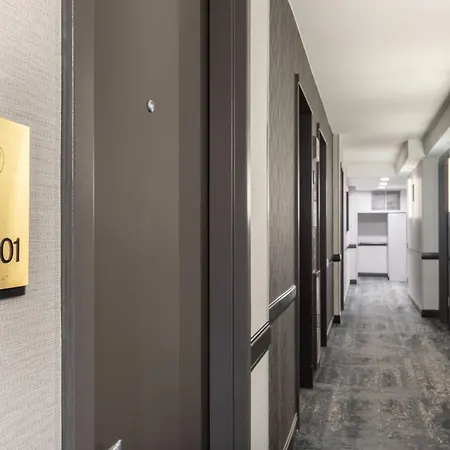 Hotel Voco Times Square South By Ihg 4*