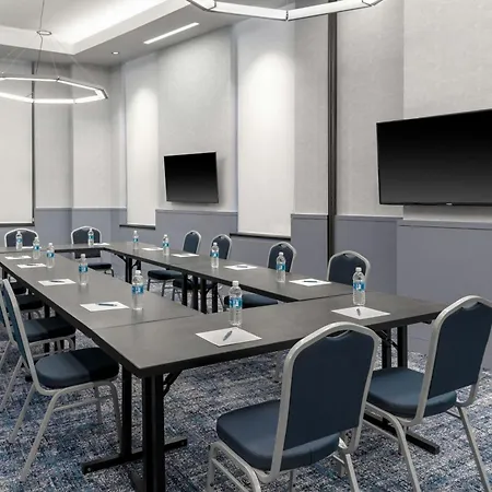Four Points By Sheraton Downtown Hotel 3*