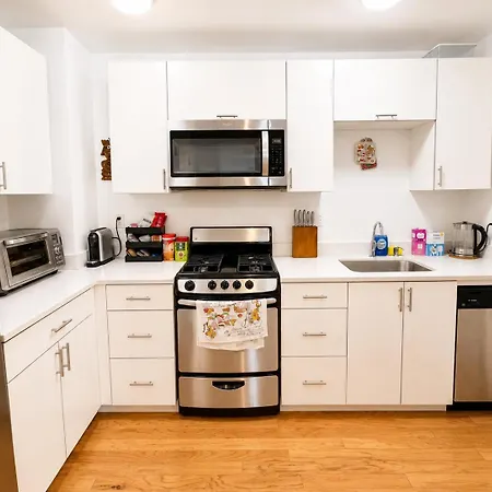 Nyc With Private Bathroom & Kitchenette