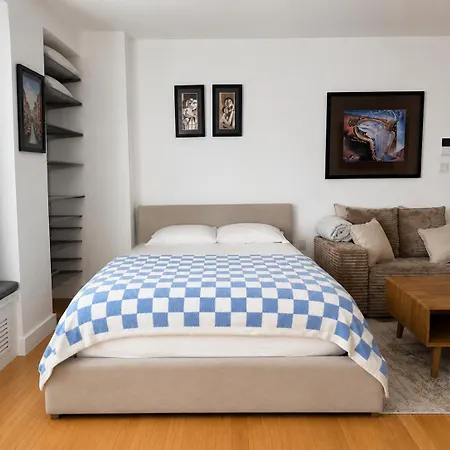 Nyc With Private Bathroom & Kitchenette Apartment
