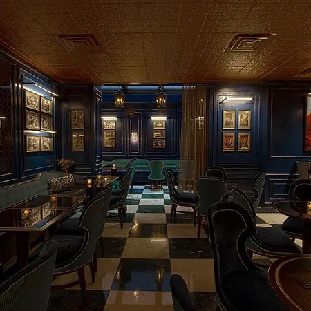 Hotel The Iroquois Times Square, A Small Luxury 5*