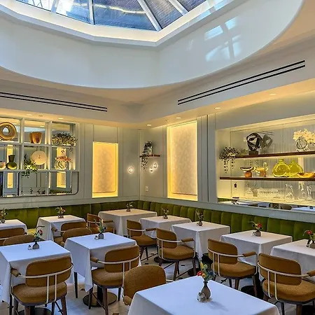 The Iroquois Times Square, A Small Luxury 5* New York
