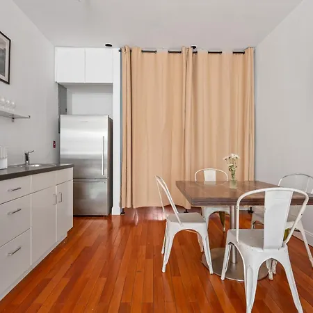 Upper East Side Luxury 3br 2b 1700 Square Feet Hotel