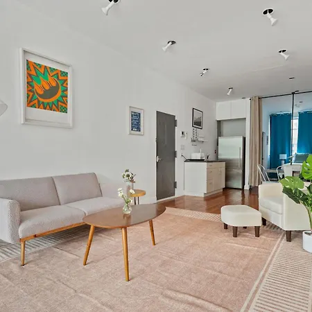 Upper East Side Luxury 3br 2b 1700 Square Feet Hotel