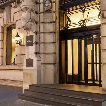 The At Fifth Avenue
