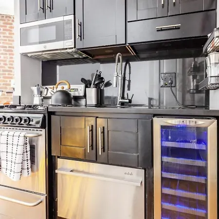 Private Bedroom With Shared Bathroom In Union Square Downtown Manhattan - Steps From The Dining & Nightlife! Apartment New York