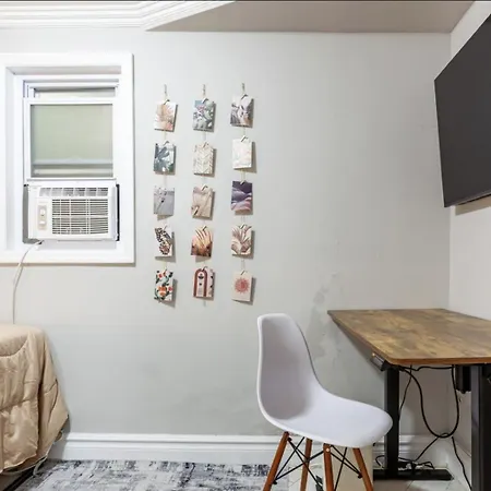 Private Bedroom With Shared Bathroom In Union Square Downtown Manhattan - Steps From The Dining & Nightlife! *