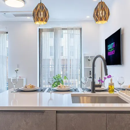 Spacious&renovated Duplex Brooklynbackyard&wd